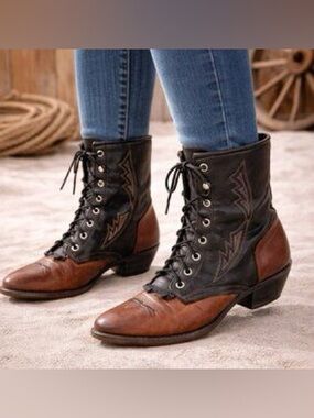 Vintage western style Laredo 2 tone packer boots size 7.5 W
